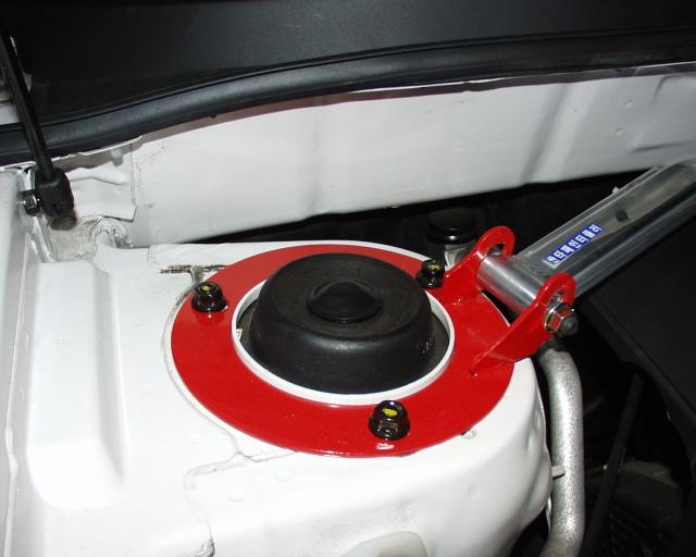 Hyundai Santa Fe StrutBar Modification